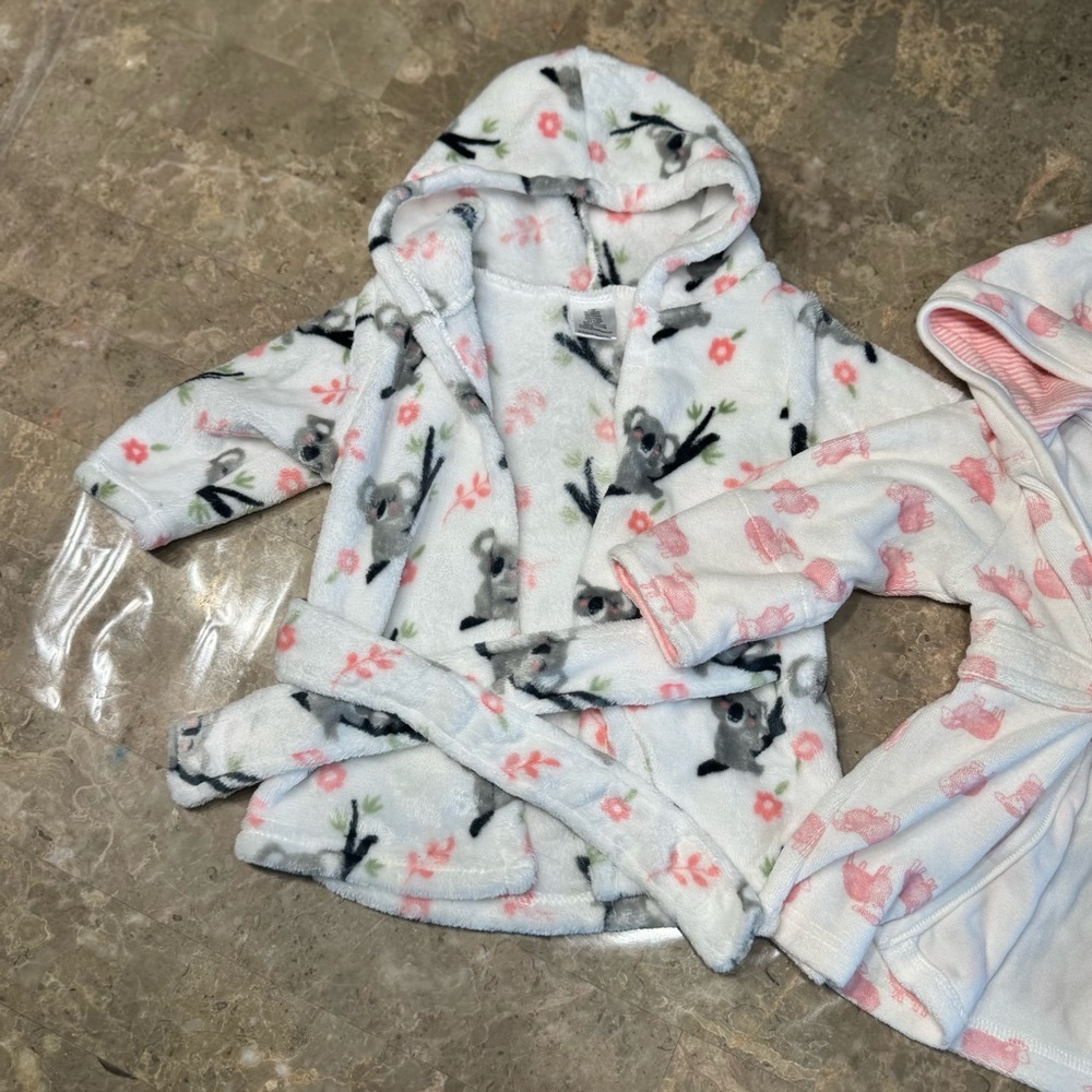 Carter’s Baby girl hooded bath robes size 0-9 months
Like new condition - Picture 6 of 8